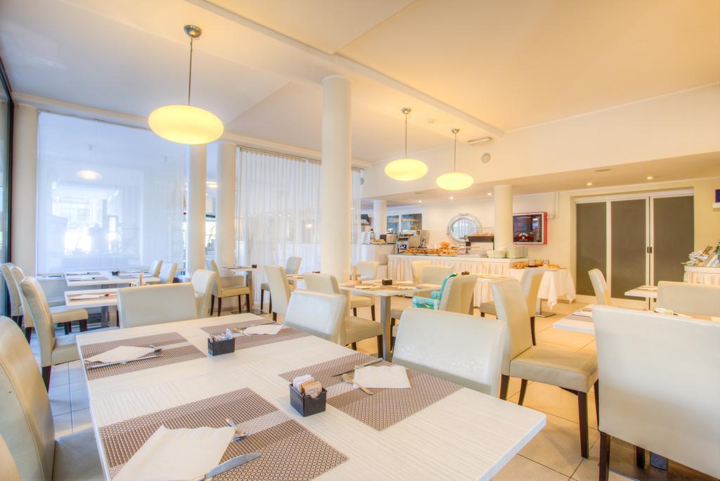 Ferretti Beach Hotel Rimini Dış mekan fotoğraf